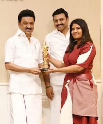 TN Chief Minister felicitates Kartiki Gonsalves, Oscar winning director