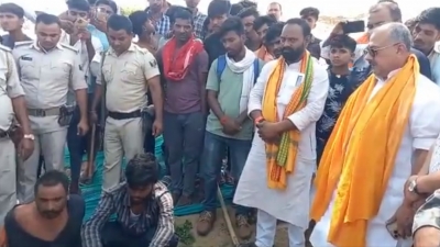 BJP MP chases, collars three bike-borne snatchers in Bihar’s Aurangabad with aides’ help