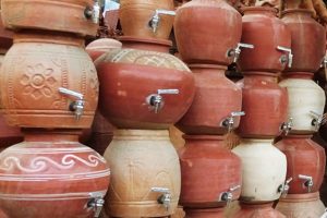 wellhealthorganic.com:some-amazing-health-benefits-of-drinking-water-from-an-earthen-pot