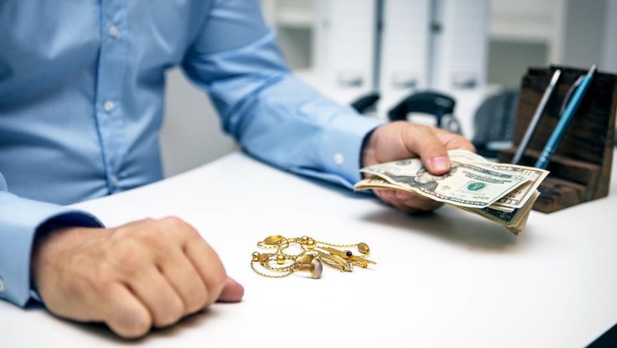 How does a pawnshop determine the loan value for pawned items?