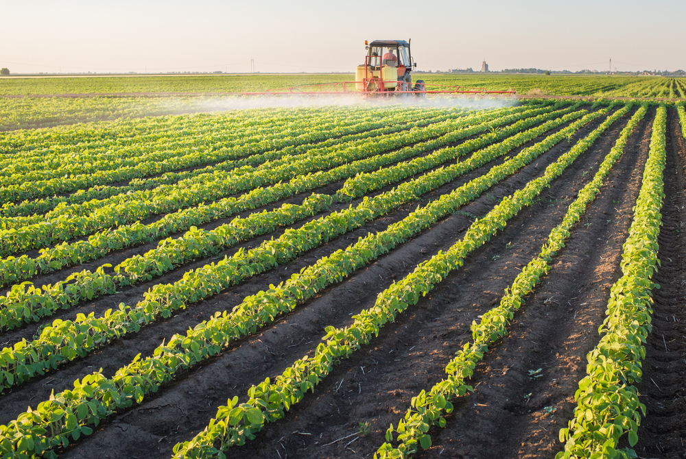4 reasons you need a liquid fertilizer spray tank for your fields