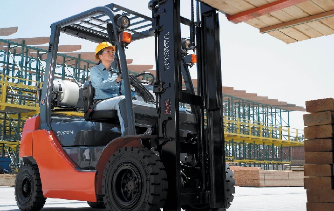 Forklifts For Beginners: 5 Types of Forklifts You Can Rent