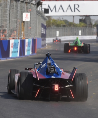 Chaos as vehicular traffic intrudes Formula E race track in Hyderabad