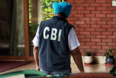 Joint DGFT (Gujarat) kills self in CBI custody