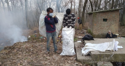 ‘Gold diggers’ of Kashmir’s Sadiwara have plastic in their hands