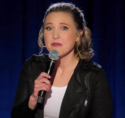 Taylor Tomlinson to have two more stand up specials on Netflix
