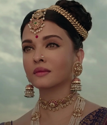 htjj’PS -2′ trailer shows Aishwarya’s Nandini promising to finish the Cholas