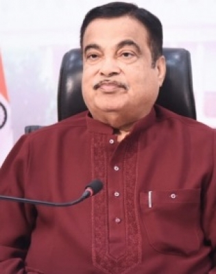 Gadkari: Come Jan, zip from Mumbai to Goa on new highway in just 275 mins