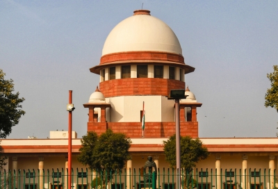 ‘Rs 3,300 crore loan’, SC stays Bombay HC order permitting UIL Chairperson to travel abroad