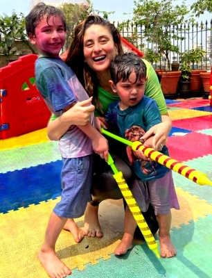 Kareena celebrates Holi with Taimur, Jehangir but misses Saif