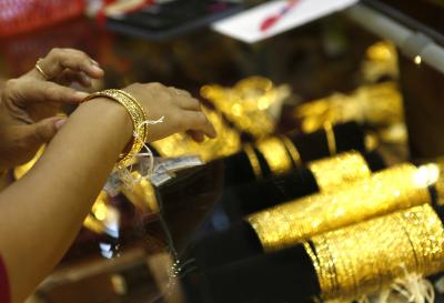 Gold went up slightly, bullish momentum to continue