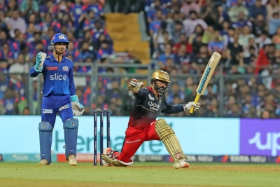 IPL 2023: Dinesh Karthik was feeling unwell and vomited, says RCB coach Sanjay Bangar